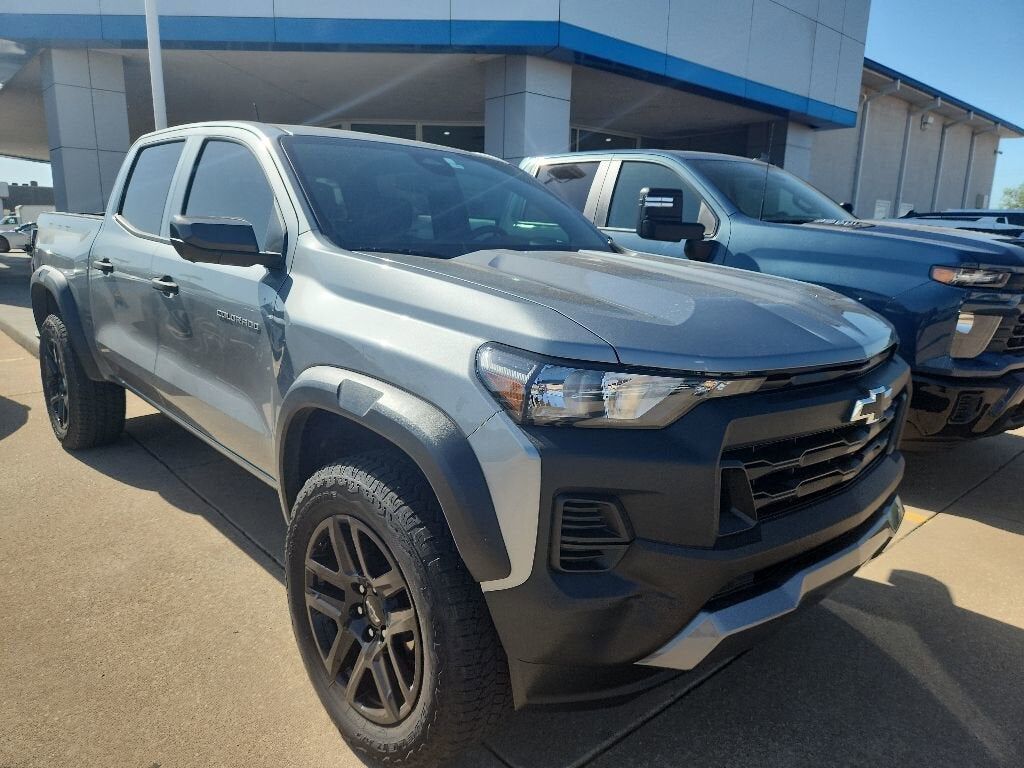 2025 CHEVROLET Colorado