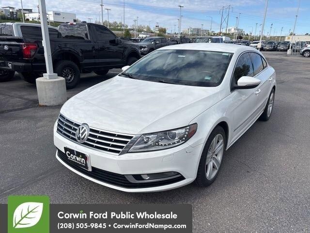 2013 VOLKSWAGEN Passat