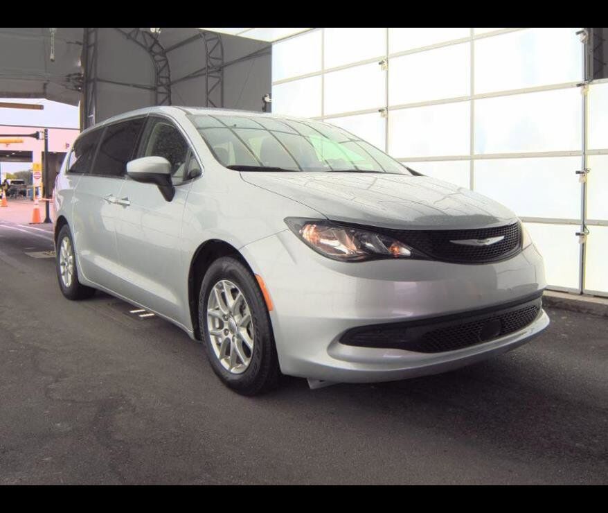 2022 CHRYSLER Voyager