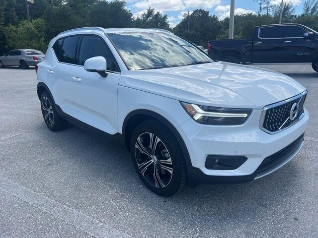 2022 VOLVO XC40