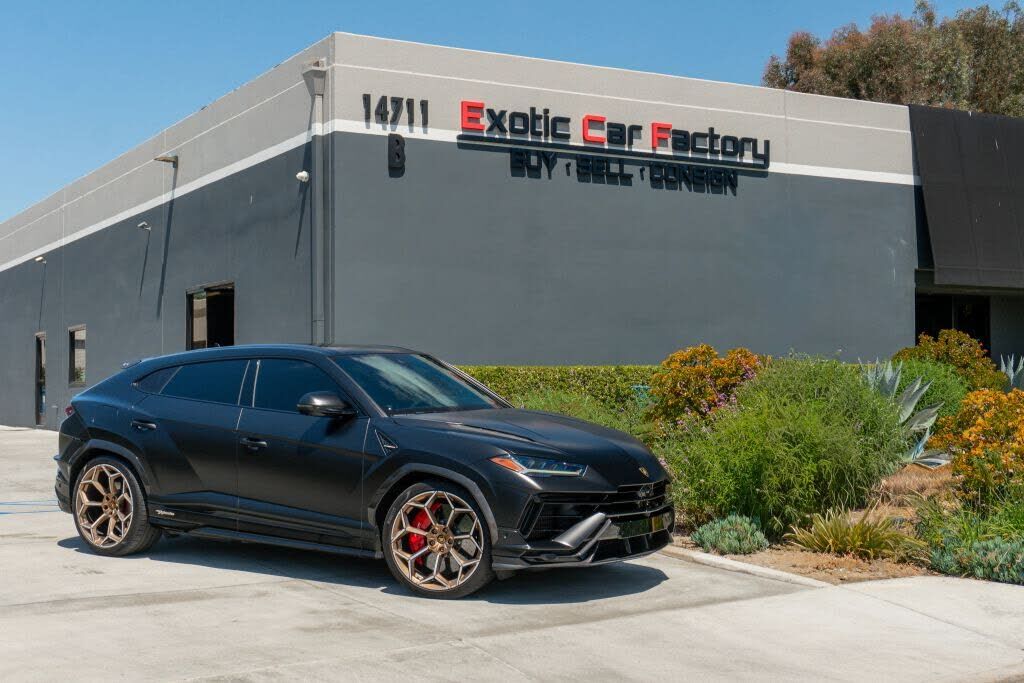 2023 LAMBORGHINI URUS