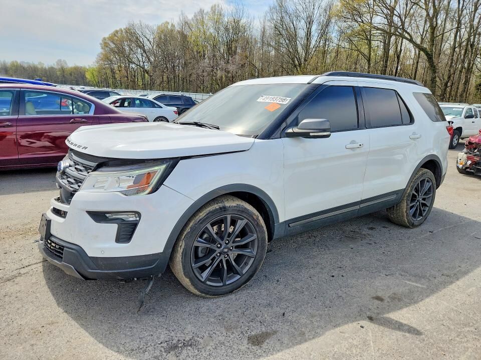 2018 FORD Explorer