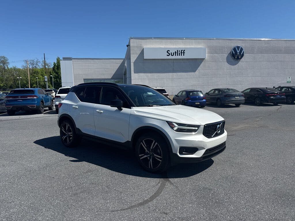 2020 VOLVO XC40