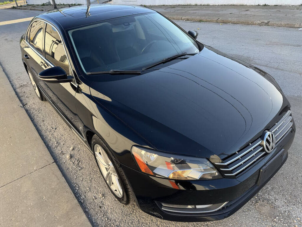 2012 VOLKSWAGEN Passat