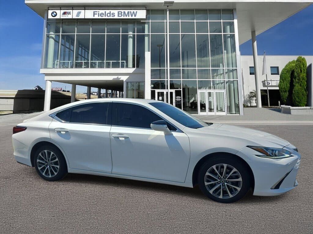 2022 LEXUS ES