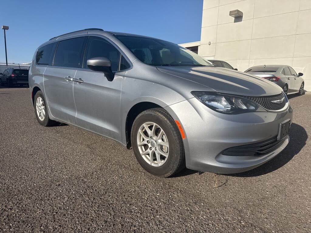 2020 CHRYSLER Voyager
