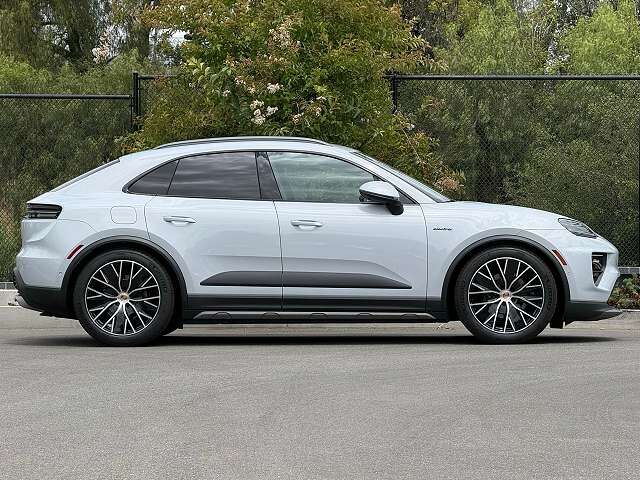 2025 PORSCHE Macan