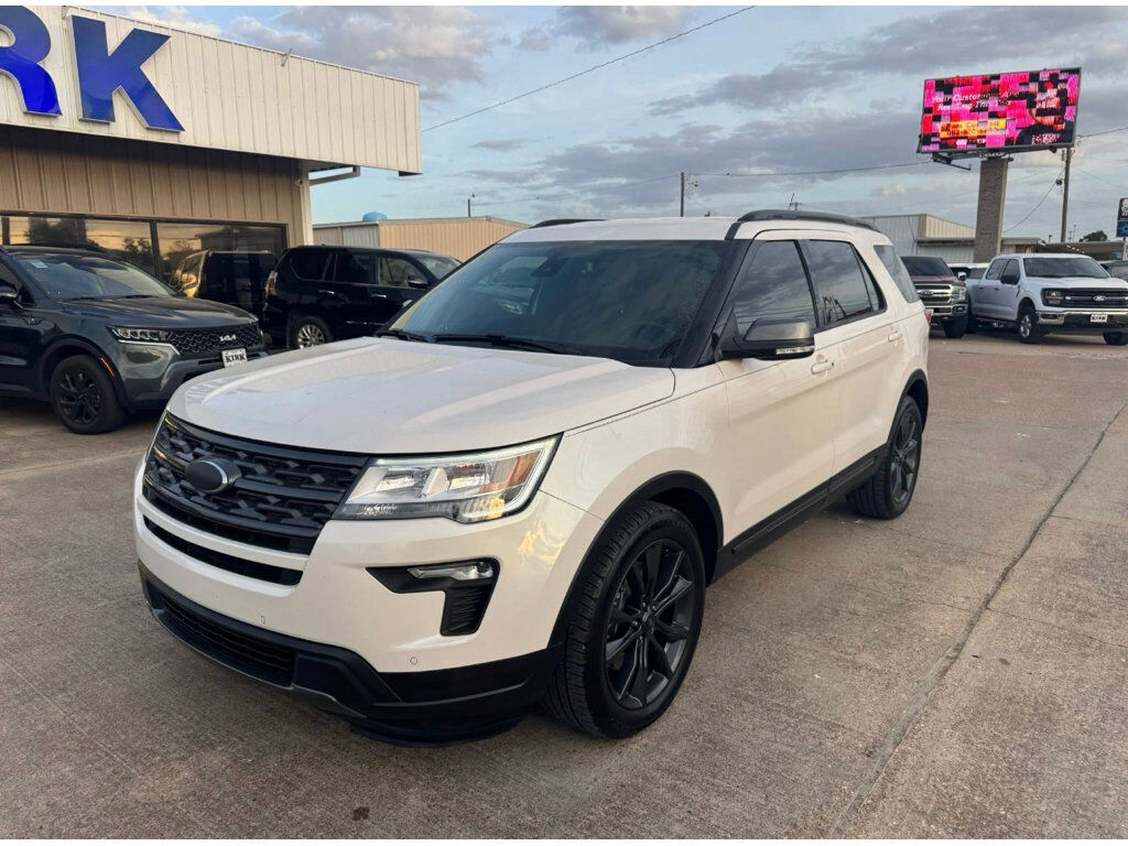 2018 FORD Explorer