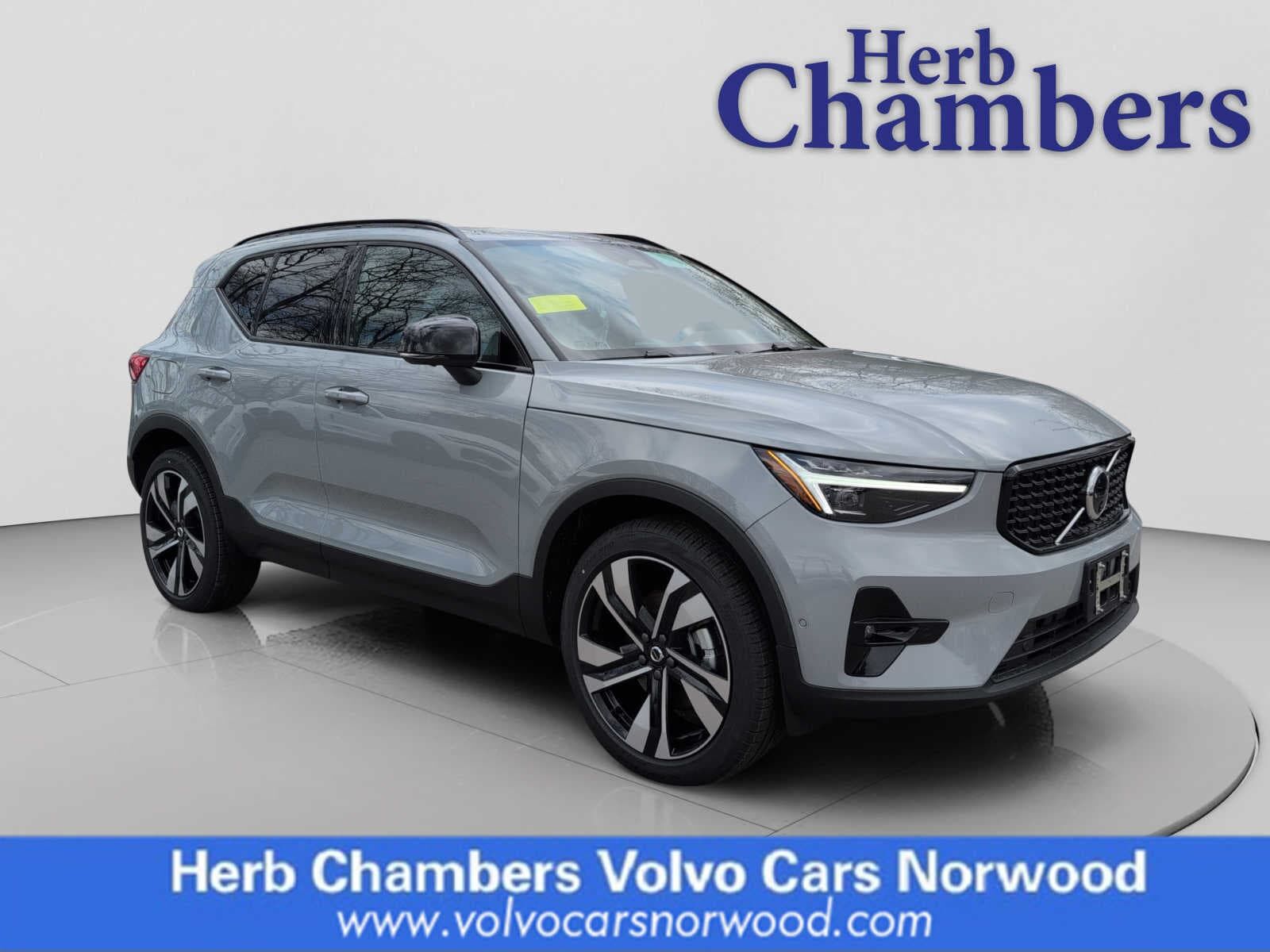2026 VOLVO XC40