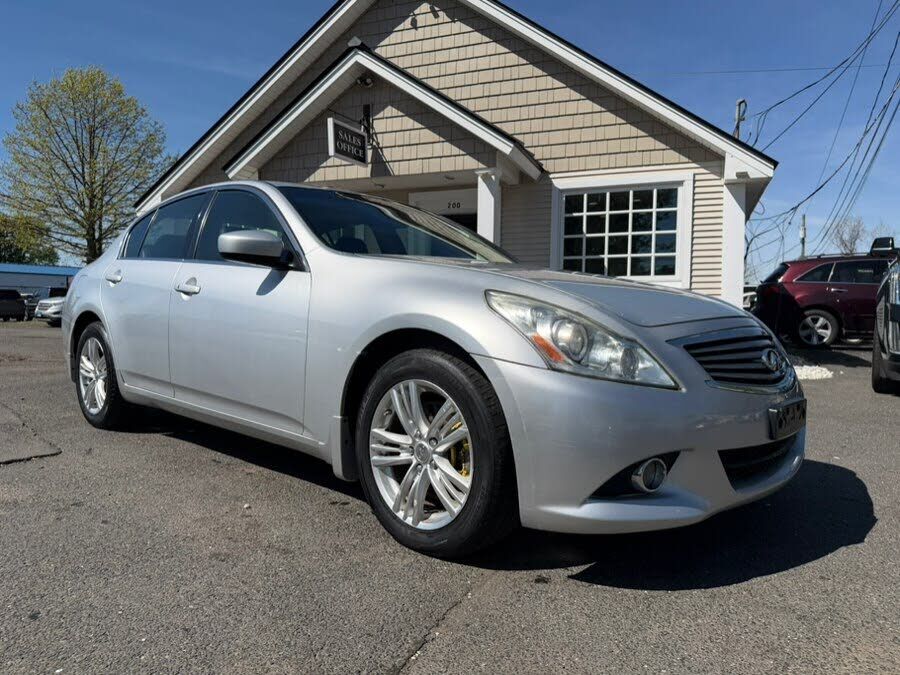 2013 INFINITI G37
