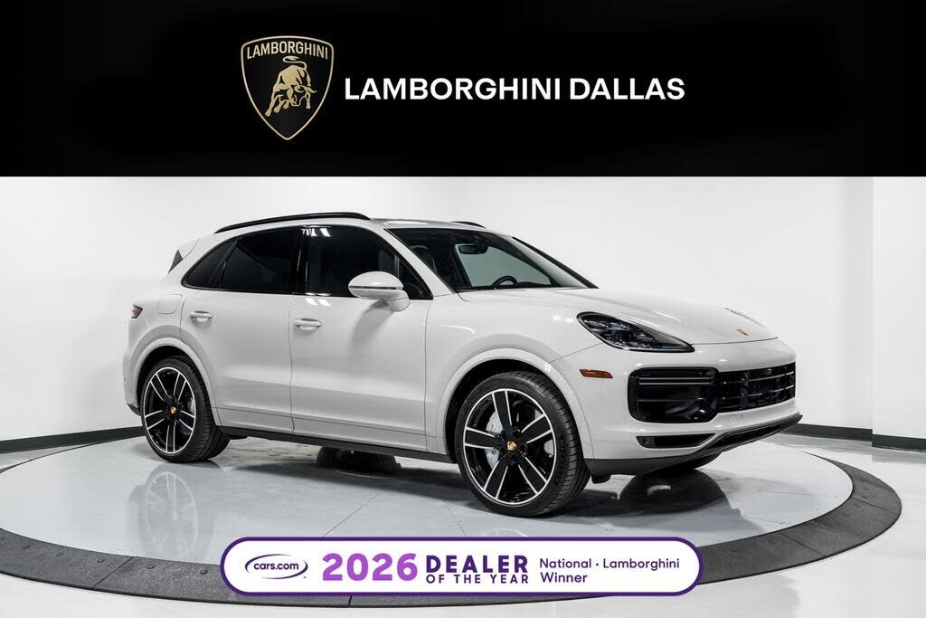 2022 PORSCHE Cayenne