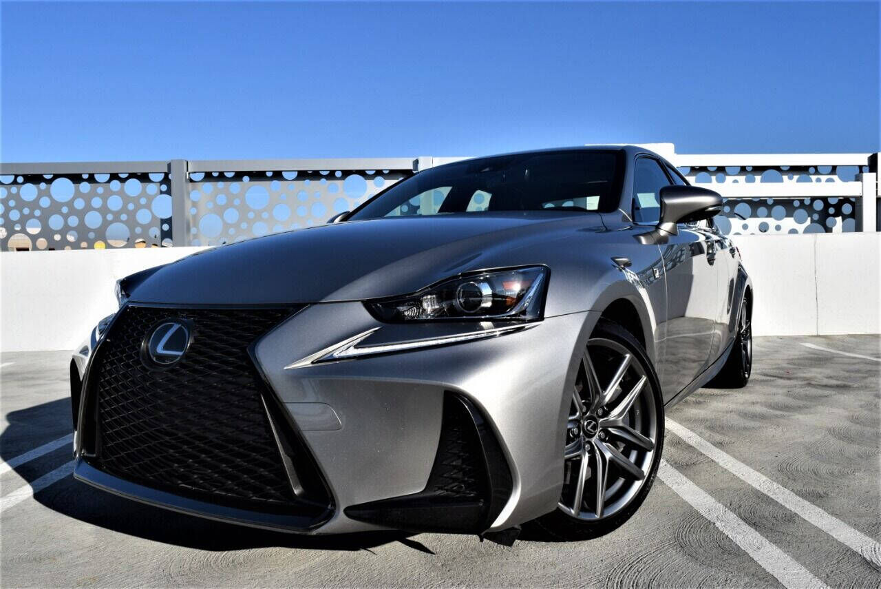 2017 LEXUS IS