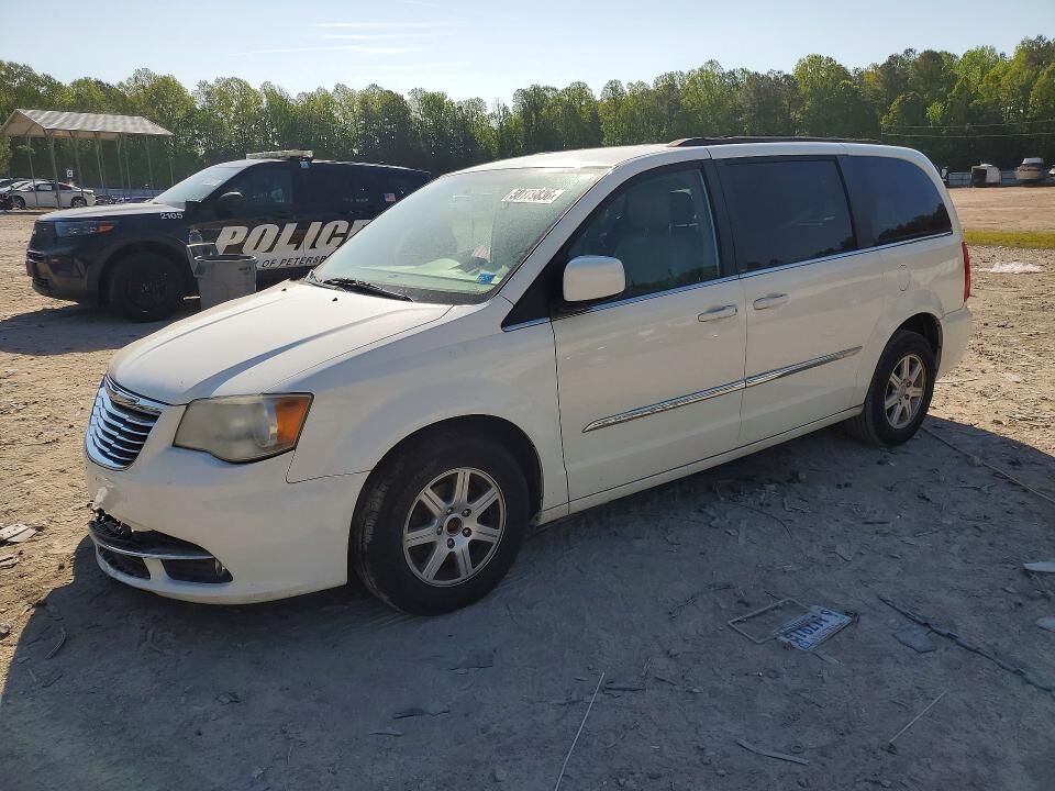 2013 CHRYSLER Town and Country