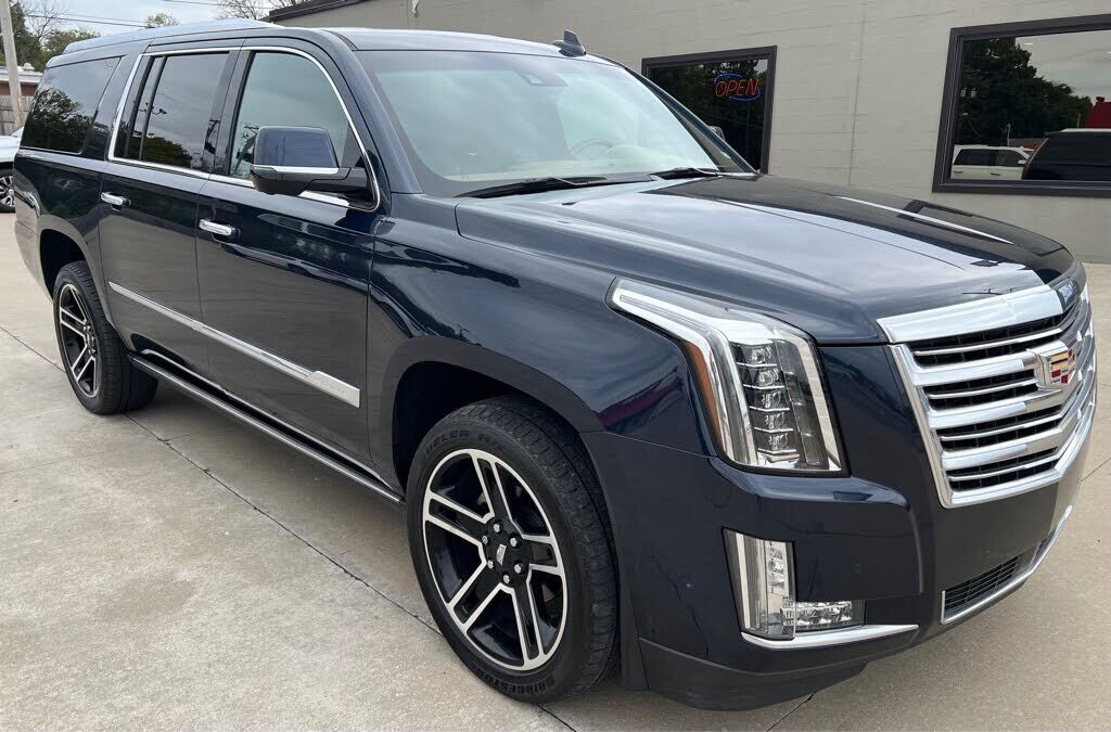 2017 CADILLAC Escalade ESV