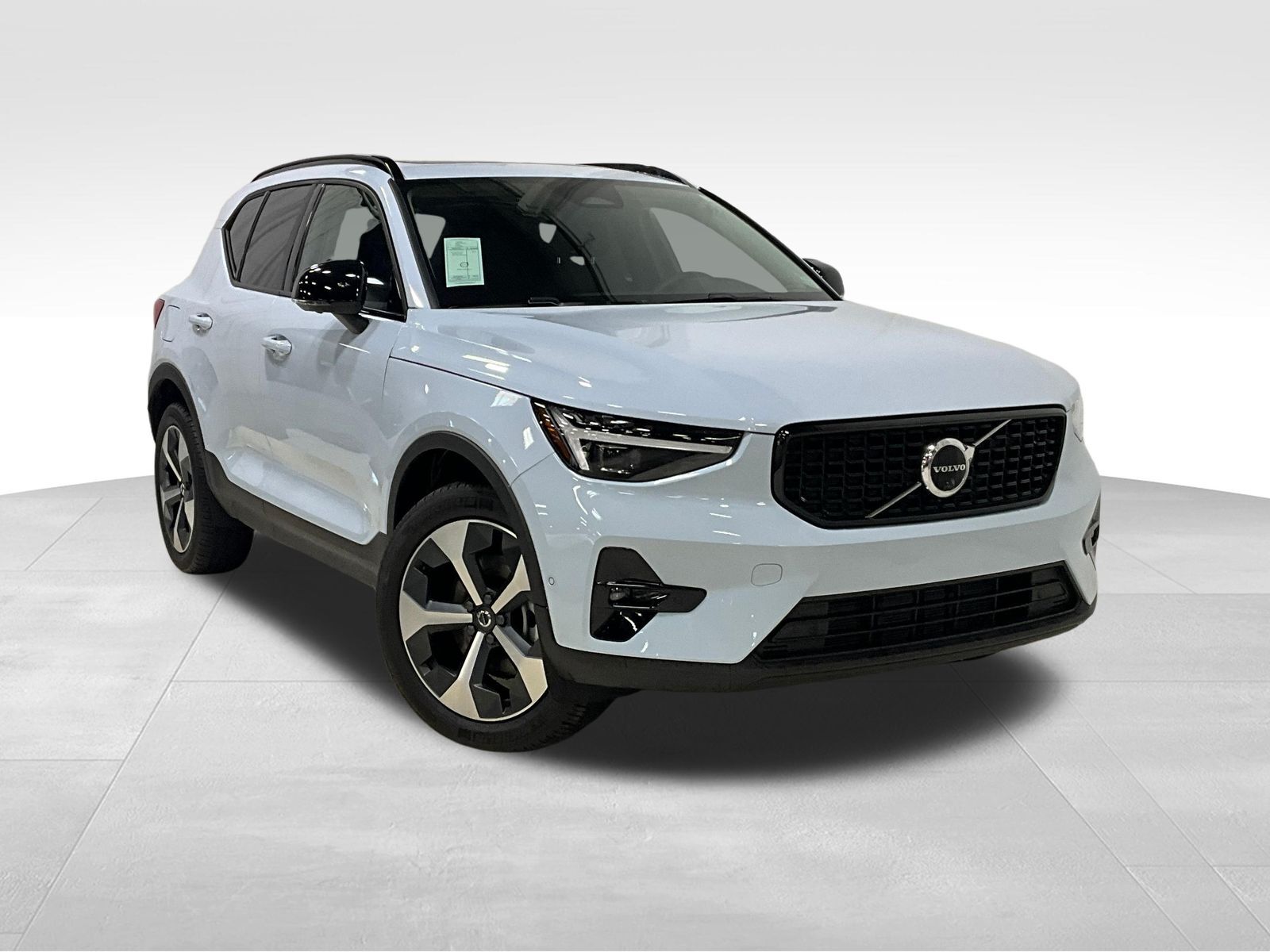 2026 VOLVO XC40