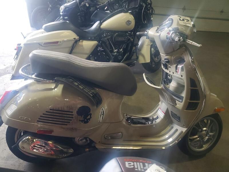2023 PIAGGIO AND VESPA GTS RST / SEI GIORNI