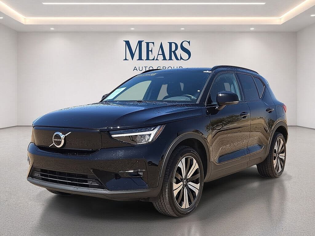 2023 VOLVO XC40