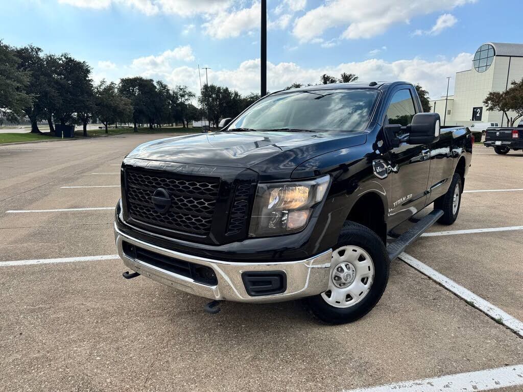 2017 NISSAN Titan