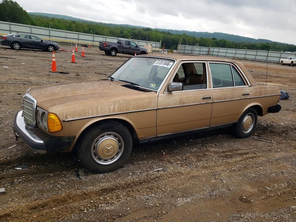 1982 MERCEDES-BENZ 240
