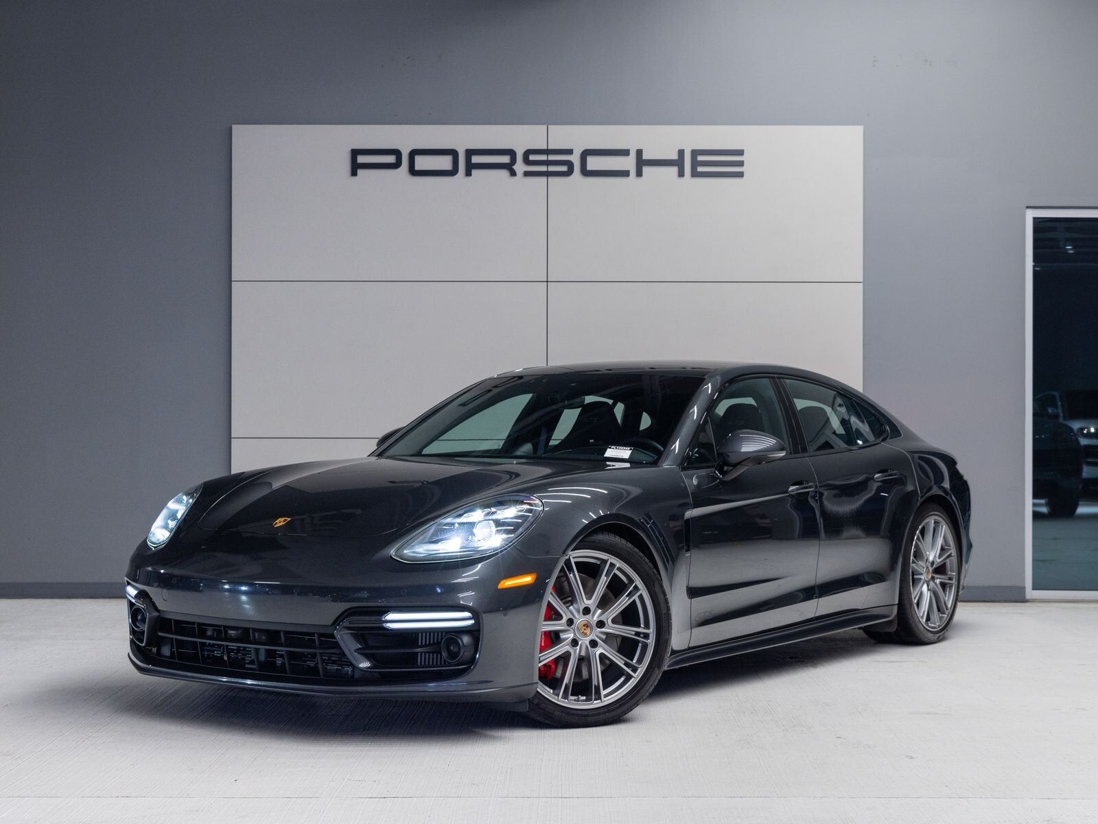 2023 PORSCHE Panamera