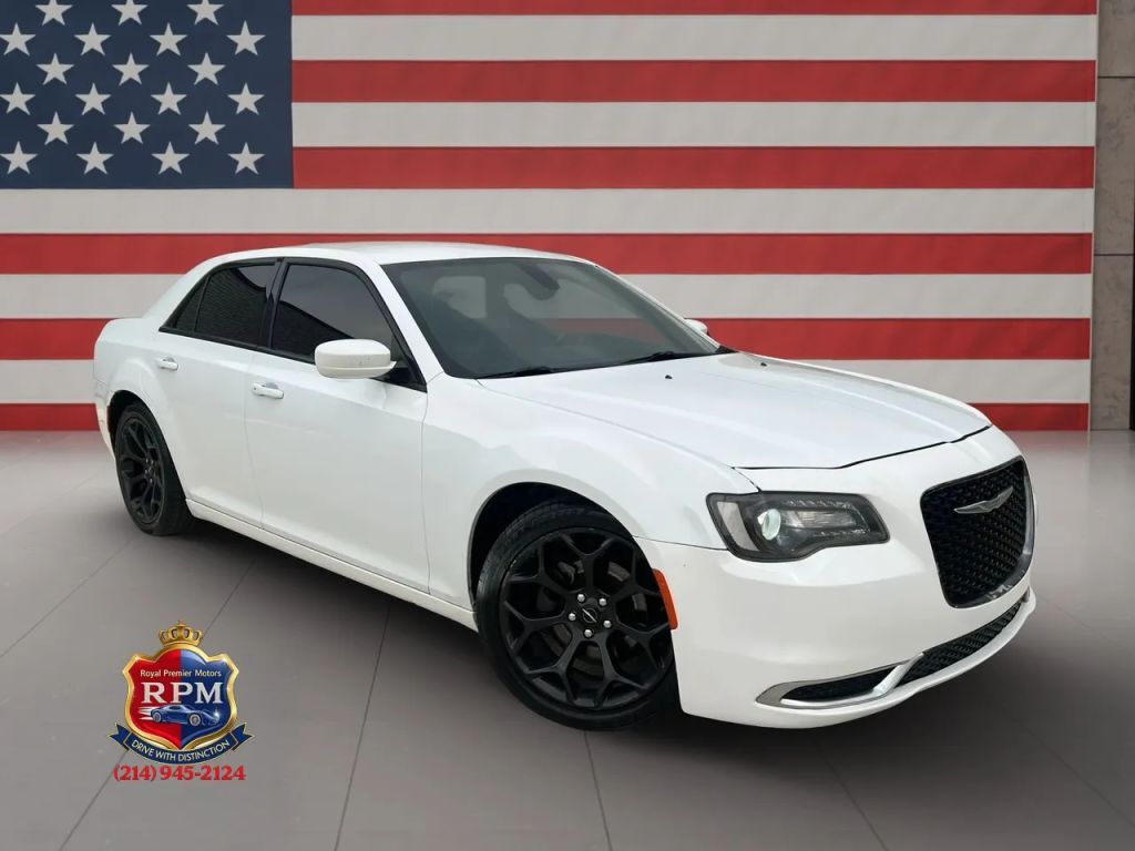 2019 CHRYSLER 300