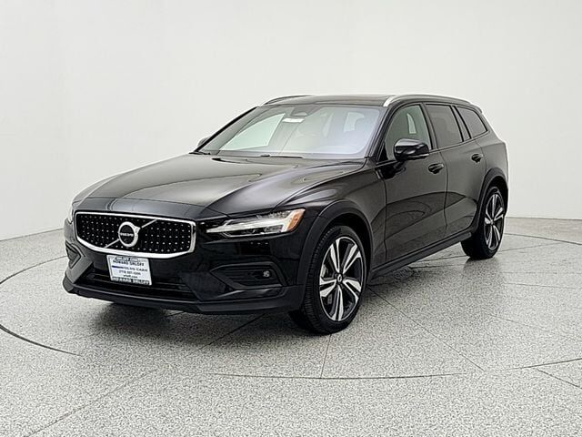 2025 VOLVO V60CC