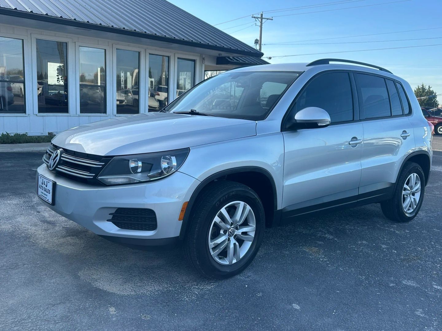 2017 VOLKSWAGEN Tiguan