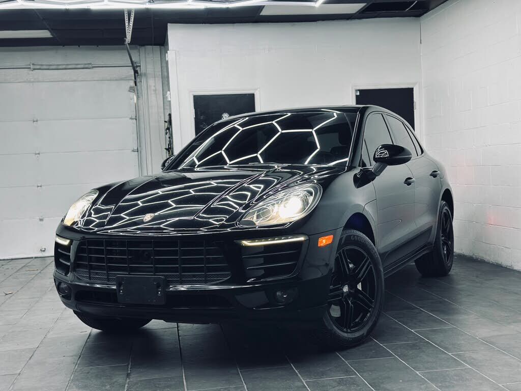 2016 PORSCHE Macan