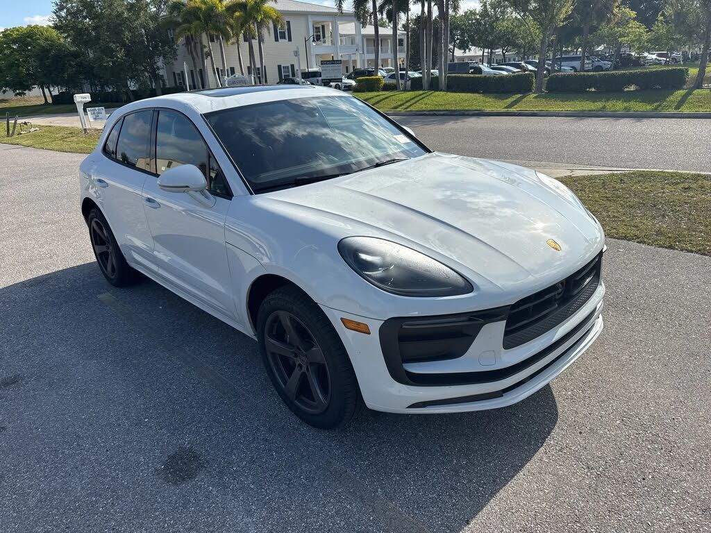 2026 PORSCHE Macan