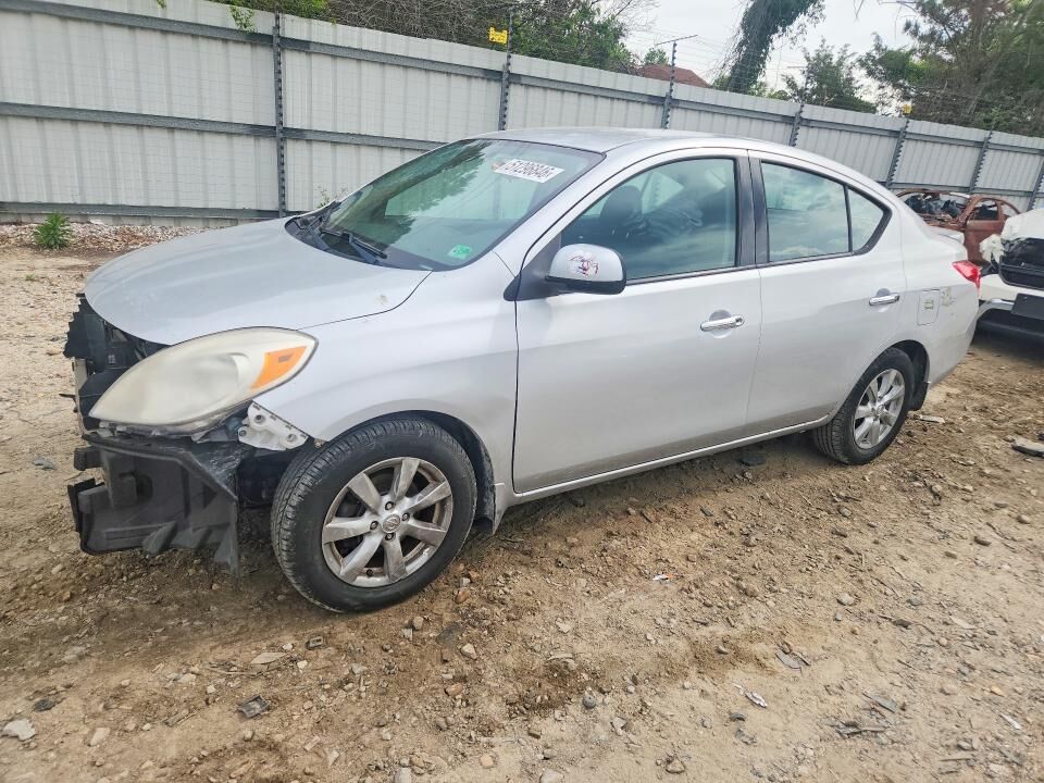 2014 NISSAN Versa