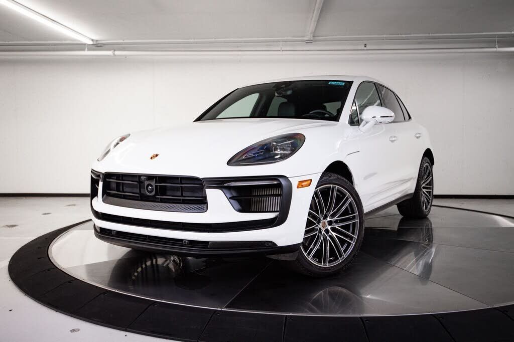 2026 PORSCHE Macan