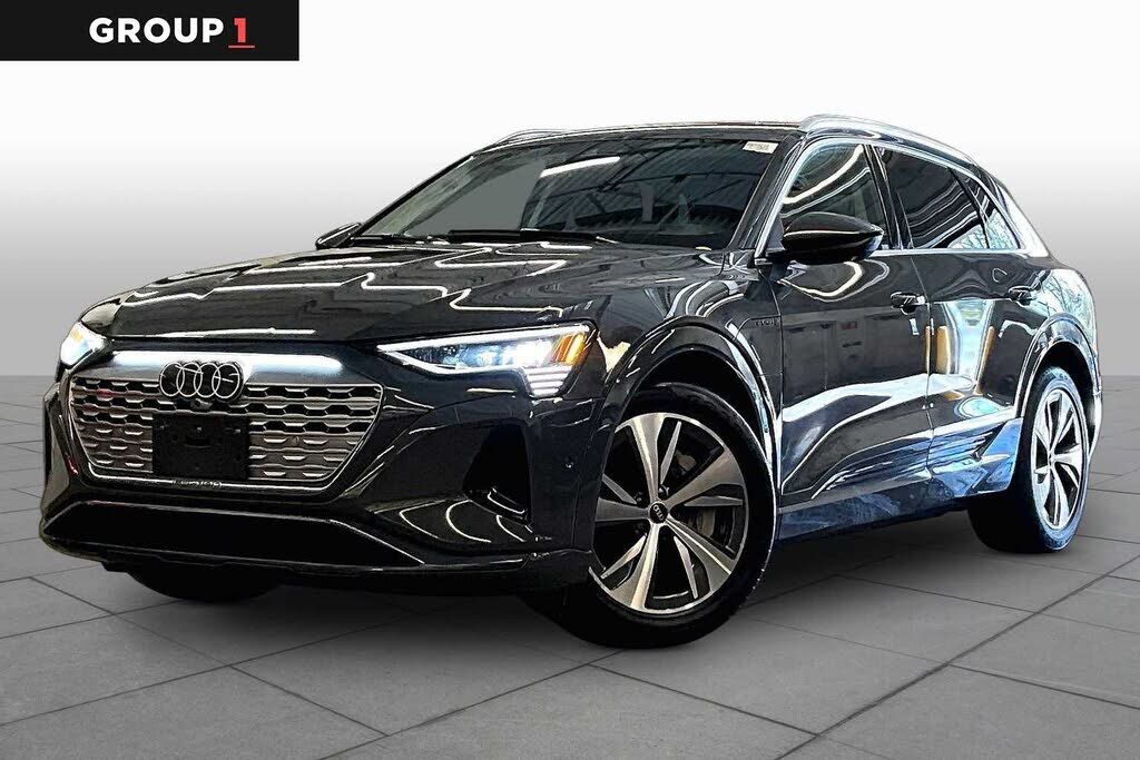 2024 AUDI Q8