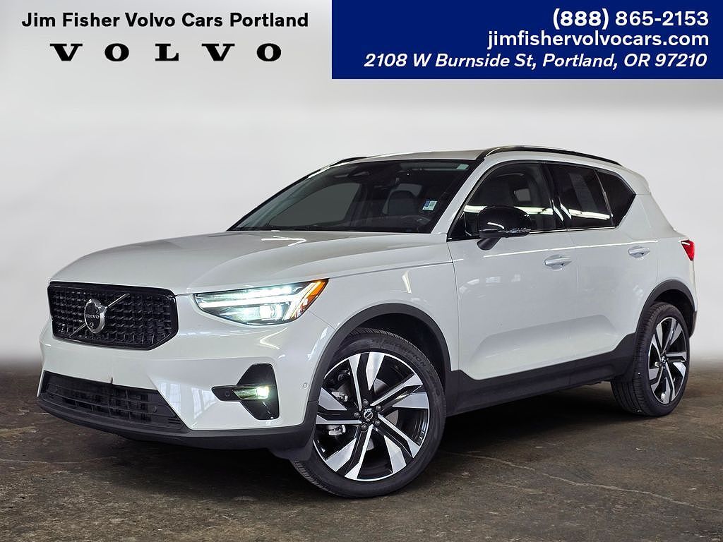 2024 VOLVO XC40