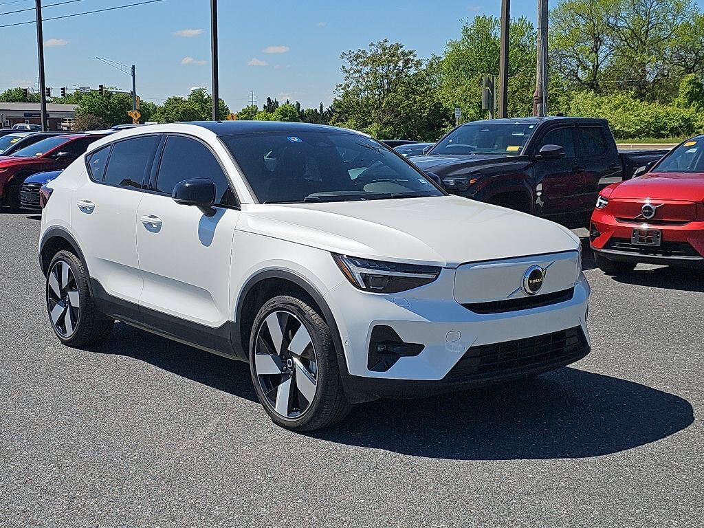 2023 VOLVO C40