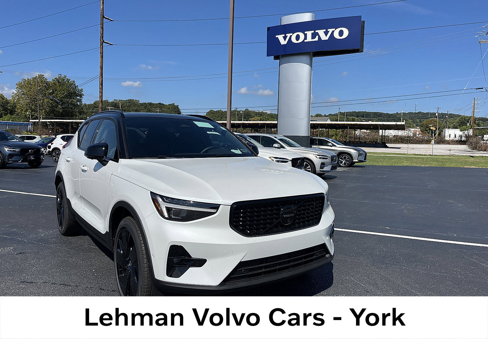 2026 VOLVO XC40