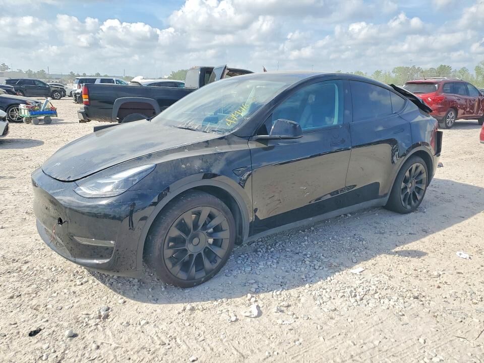 2025 TESLA Model Y