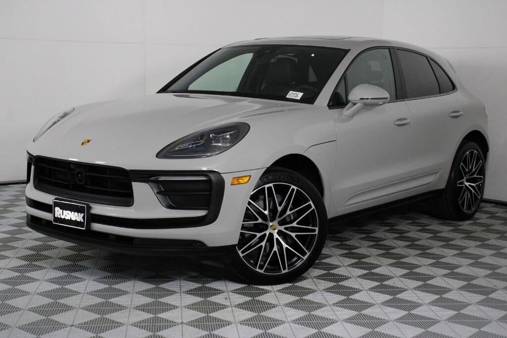 2025 PORSCHE Macan