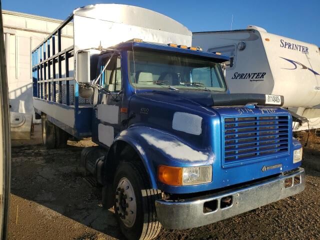 2001 INTERNATIONAL 4700