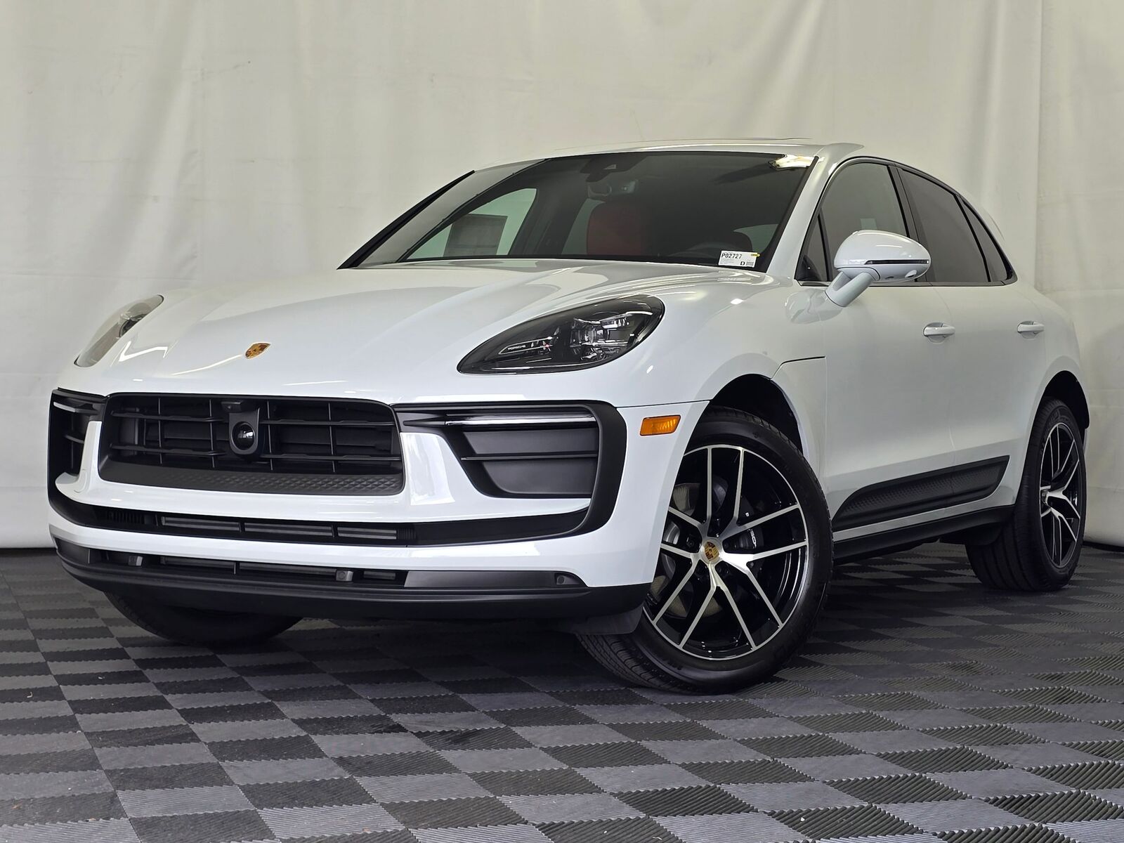 2026 PORSCHE Macan