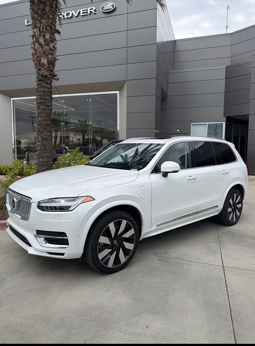 2023 VOLVO XC90