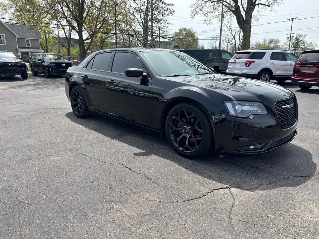 2019 CHRYSLER 300