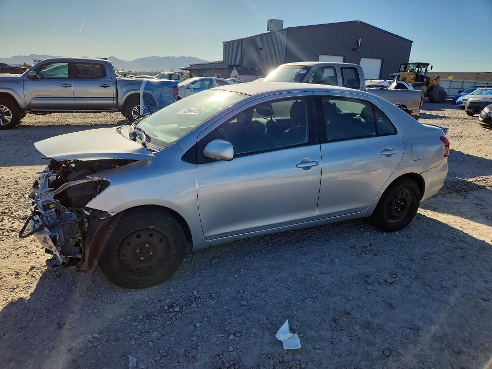 2011 TOYOTA Yaris