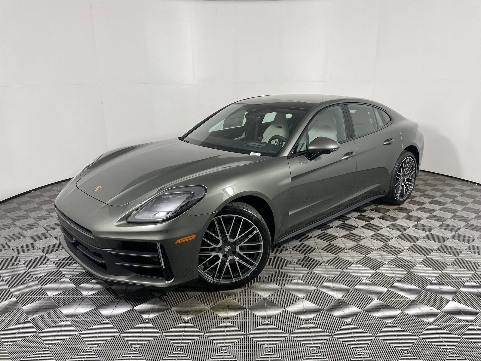 2026 PORSCHE Panamera