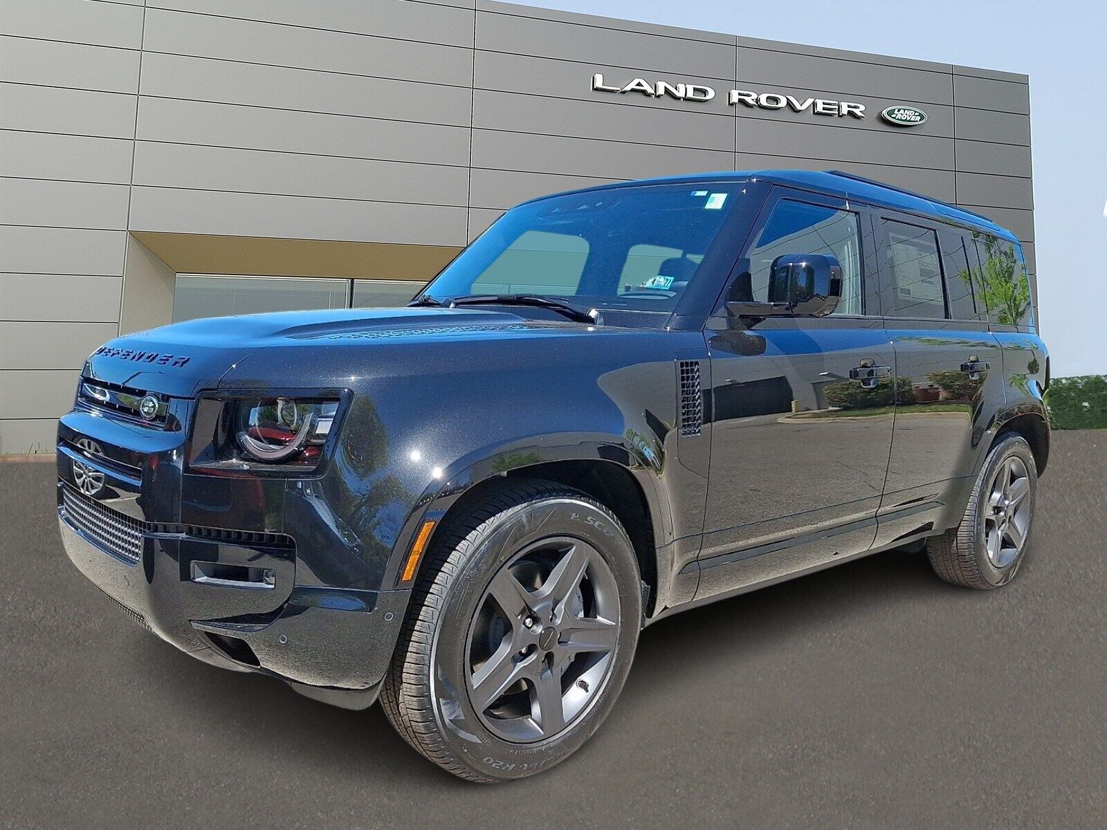 2026 LAND ROVER Defender
