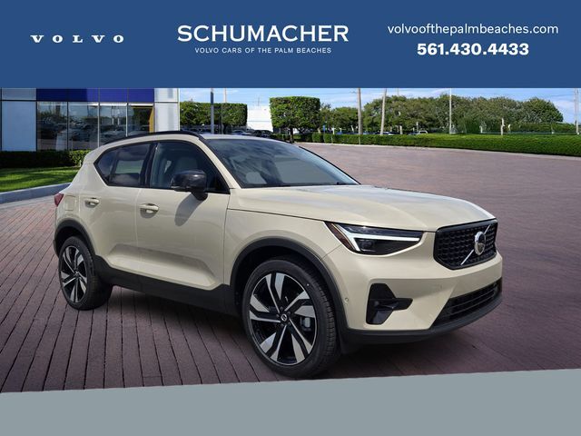 2026 VOLVO XC40