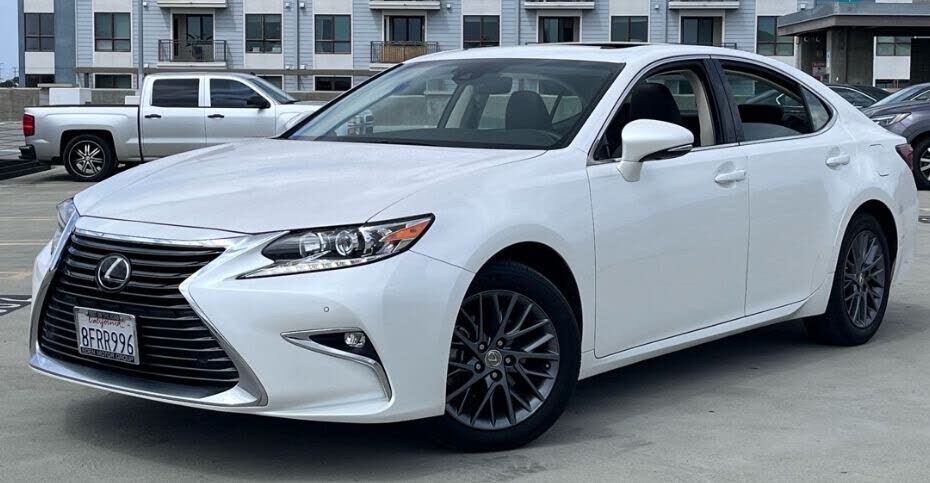 2018 LEXUS ES