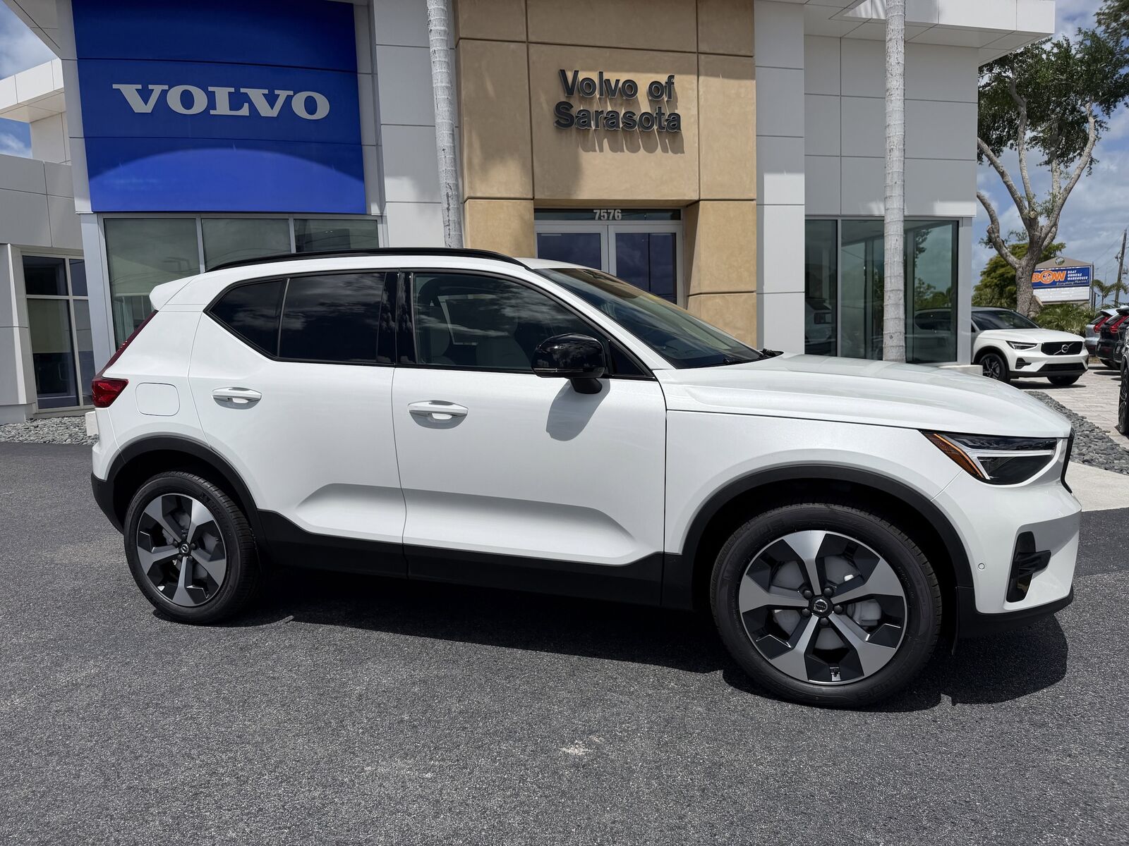 2026 VOLVO XC40