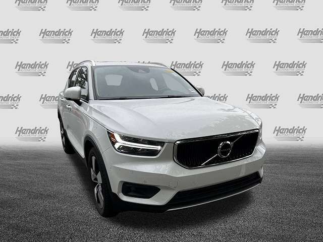 2021 VOLVO XC40