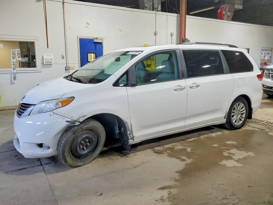 2012 TOYOTA Sienna