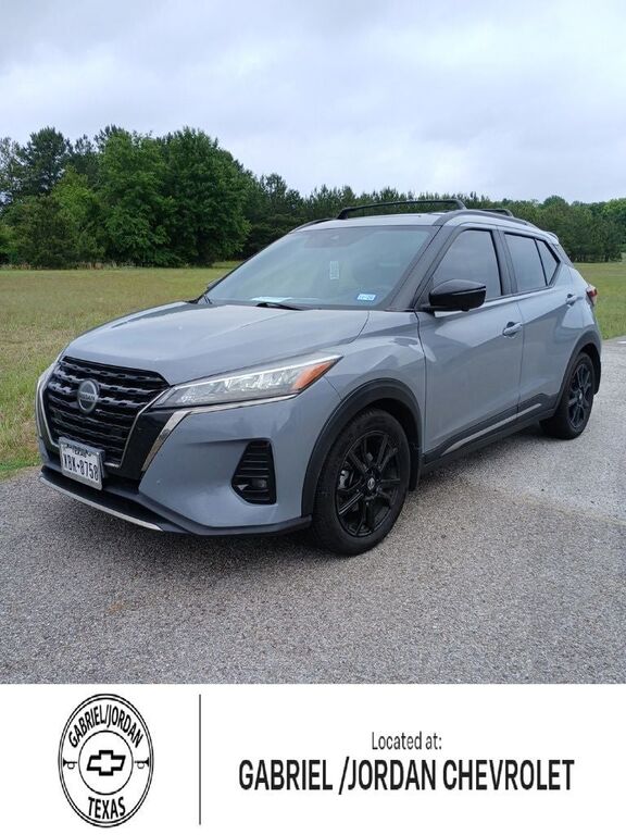 2021 NISSAN Kicks